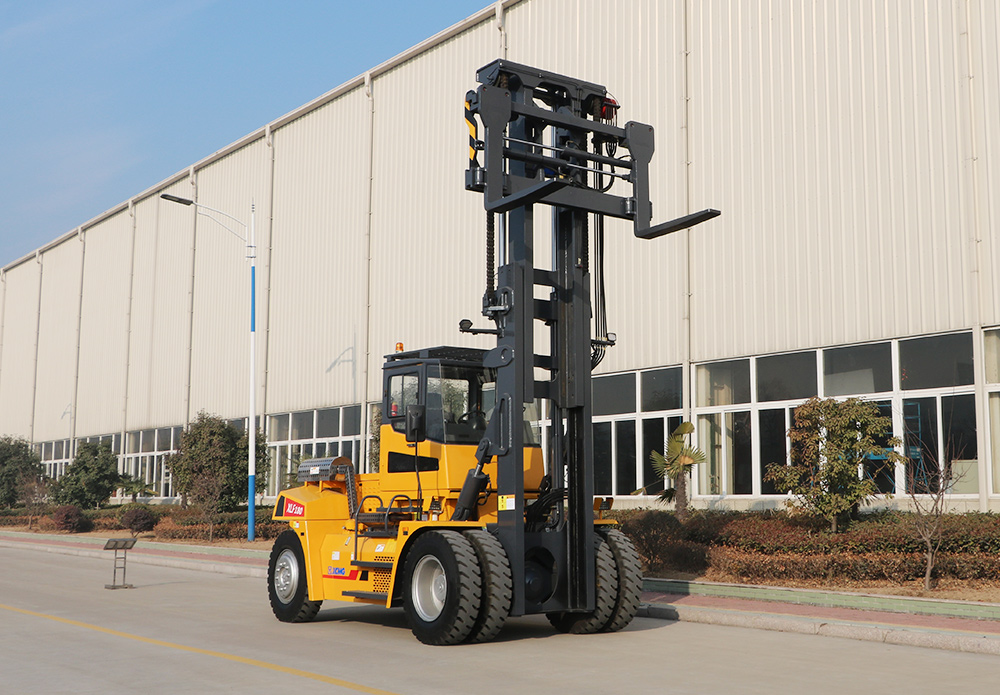 XLF180平衡沉式叉车