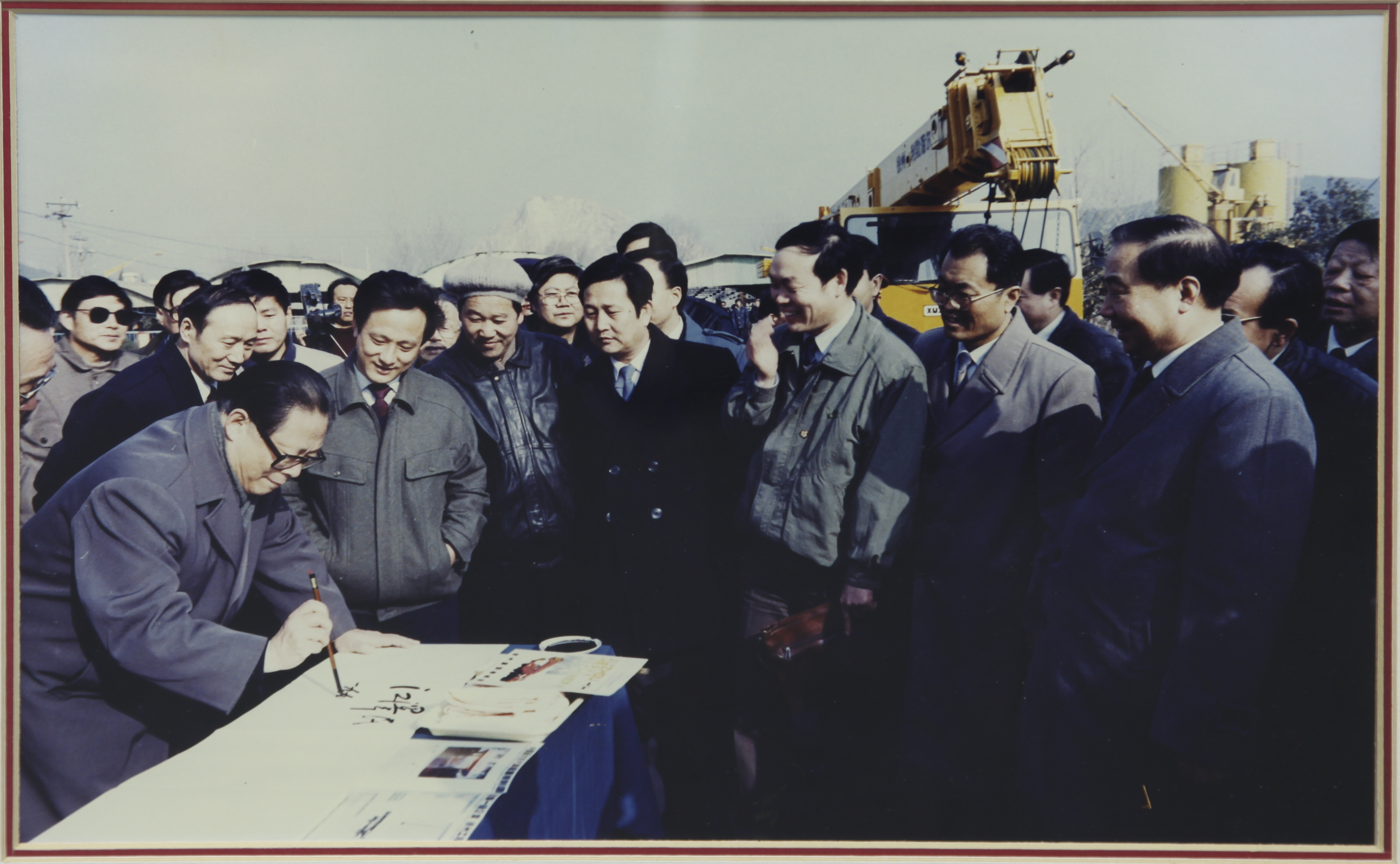 江泽民同道视察Z6官网集团并题名勉励