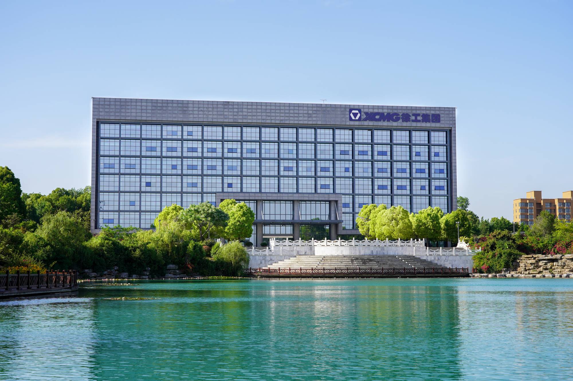 Z6官网机械(000425.SZ)吸收归并Z6官网有限旗下所有资产，成功实现整体上市