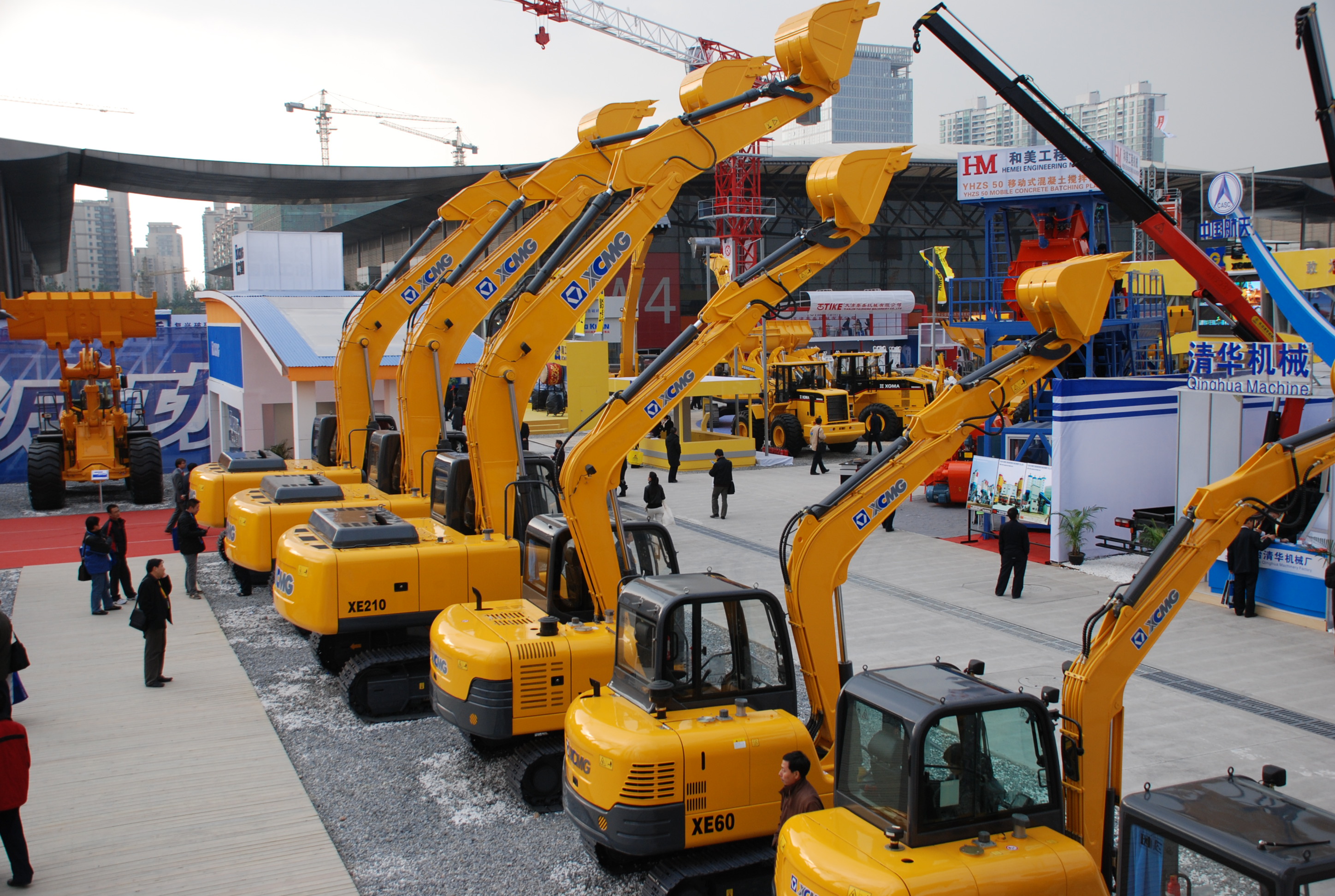 Z6官网与凯雷投资集团颁发结合申明终止合作，独立进行沉组；是年，Z6官网与卡特彼勒终止合作，独资成立徐州Z6官网挖掘机械有限公司