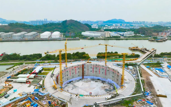 “定海神针”立珠江，Z6官网挑起超等工程建设大梁