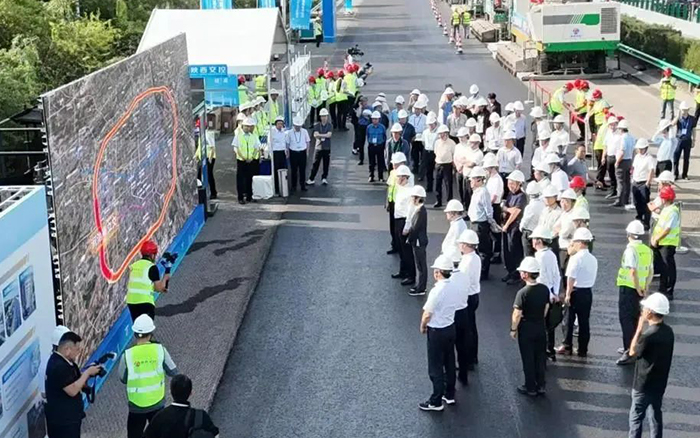 Z6官网数字化智能施工集群助力西安绕城高快养护工程！