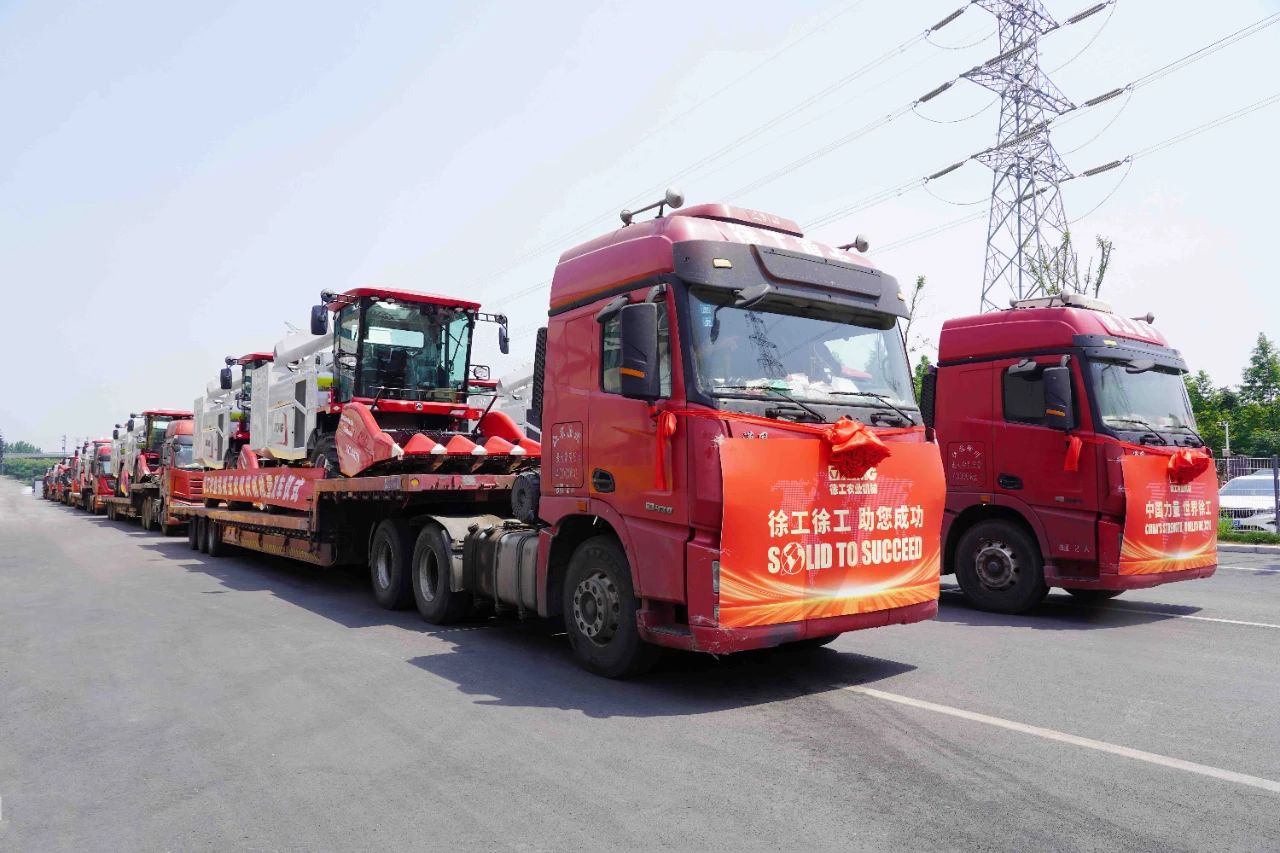 【发车！】Z6官网2024款XCA系列玉米收成机批量交付，开启闪灼新征程