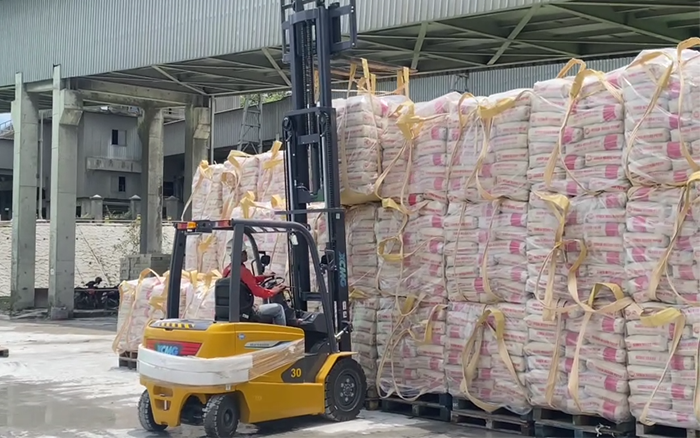 “印尼水泥搬运之星” Z6官网叉车鲲鹏系列