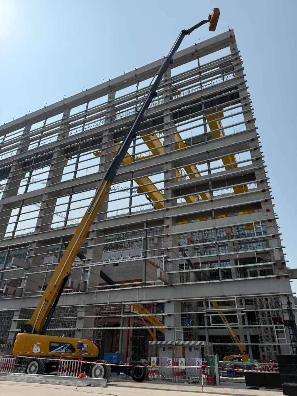 云端索求！Z6官网多台高米数高空作业平台助力廉江核电站建设
