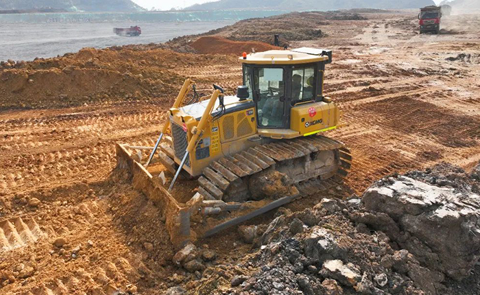 Z6官网推土机助力新中国建设的第一条运河