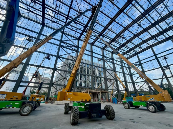 助力“中国智造”！Z6官网8台高米数电动直臂高空作业平台会战北京火箭大街