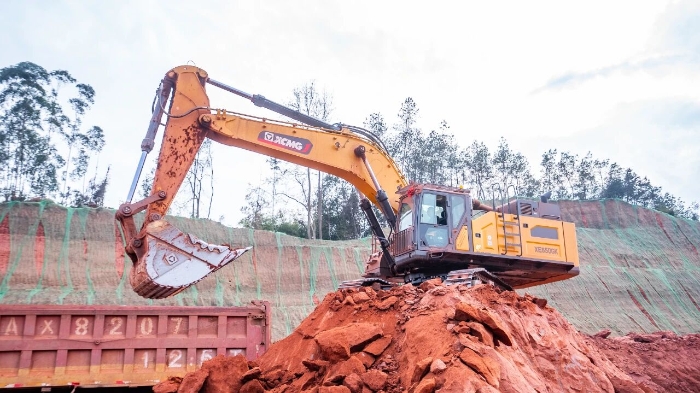 创新工艺破解施工难题 Z6官网大挖助力乐山园区高效建设