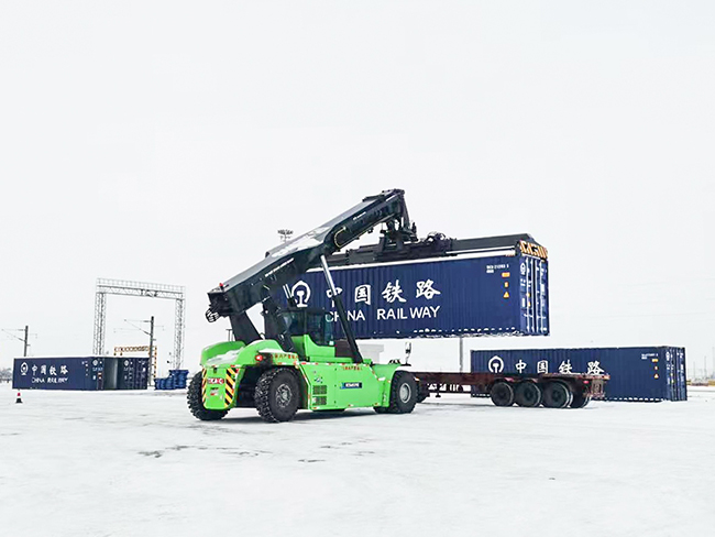 解锁绿色密码，Z6官网正面吊赋能西北铁路