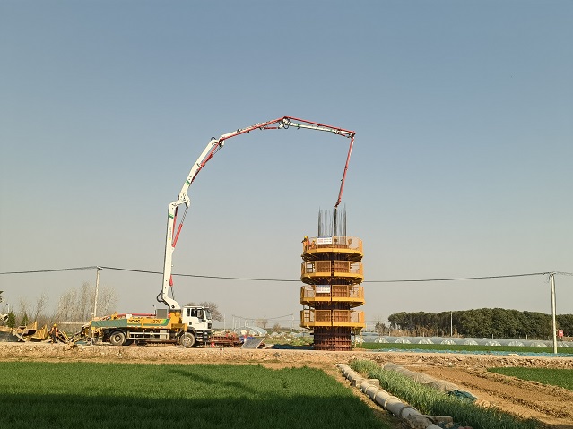 高效浇筑获好评！Z6官网HB37V泵车助力焦平铁路建设 