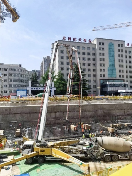 Z6官网HB62V泵车实现西安灞桥1800方C40风雅量浇筑