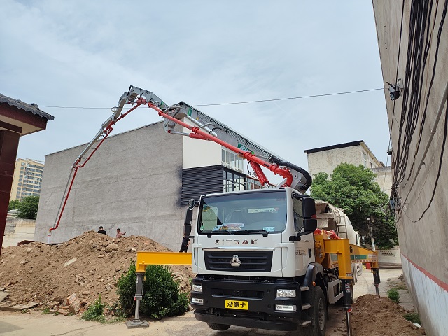 “狭”路邂逅 ！Z6官网37米泵车筑起了村落自建房的“硬”实力