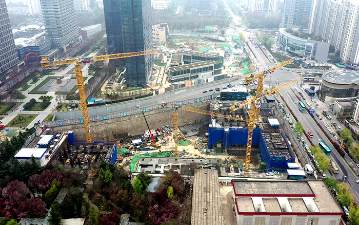 云起松间！Z6官网群塔助力西安“双子塔”地标建设
